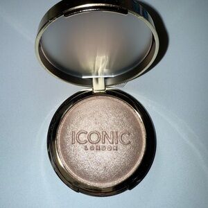 ICONIC London Illuminator in Shimmering Gold